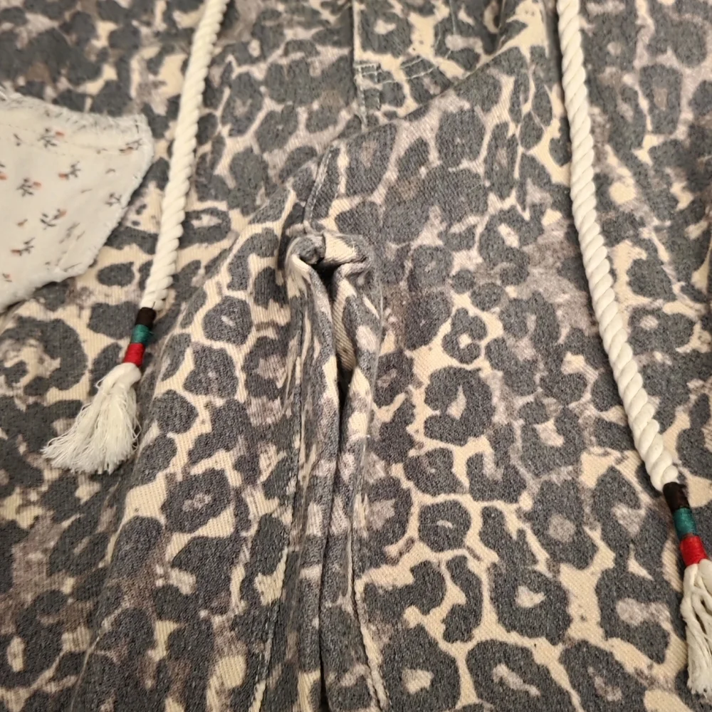 POL  Leopard Print Joggers with Pockets - Picture 4 of 8